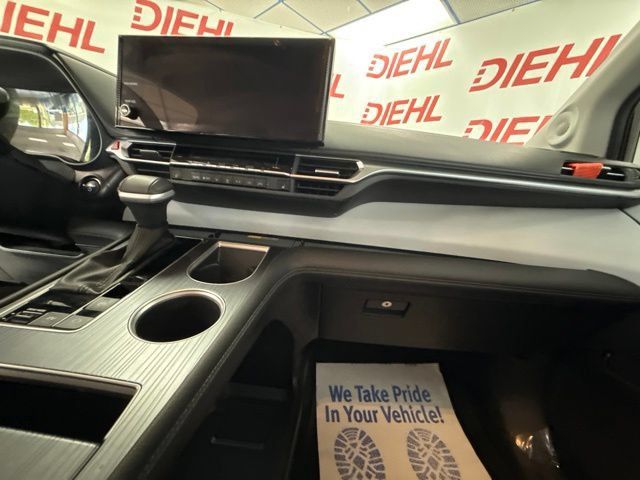 Used 2025 Toyota Sienna XLE w/ XLE Plus Package FWD image 69
