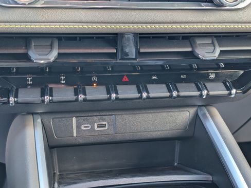 Used 2024 Chevrolet Colorado ZR2 w/ ZR2 Convenience Package III image 22