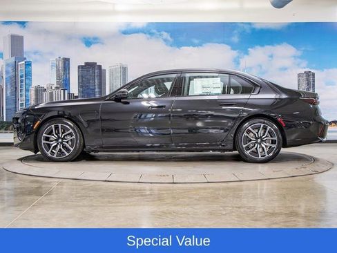 Used 2025 BMW 750e xDrive w/ Premium Package AWD/4WD image 6