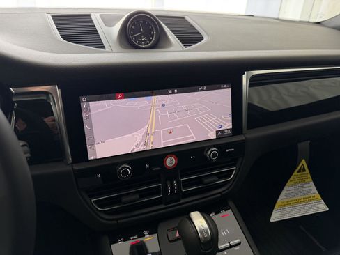 New 2026 Porsche Macan image 23