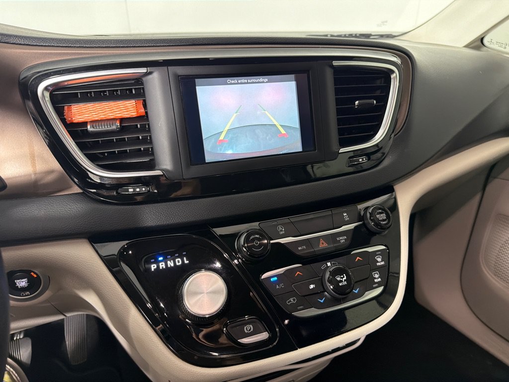 Used 2020 Chrysler Voyager Lxi FWD image 13