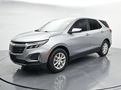Used 2023 Chevrolet Equinox LT w/ Driver Convenience Package FWD image 4