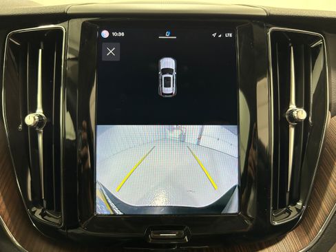 Used 2023 Volvo XC60 B5 Plus AWD/4WD image 9