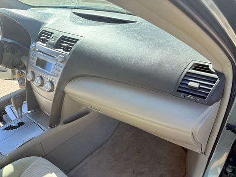 Used 2010 Toyota Camry LE image 19