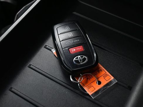 Used 2024 Toyota Tundra Limited AWD/4WD image 28