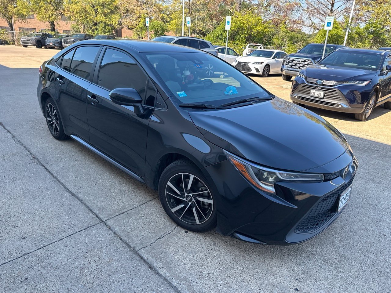 Used 2022 Toyota Corolla LE FWD image 1