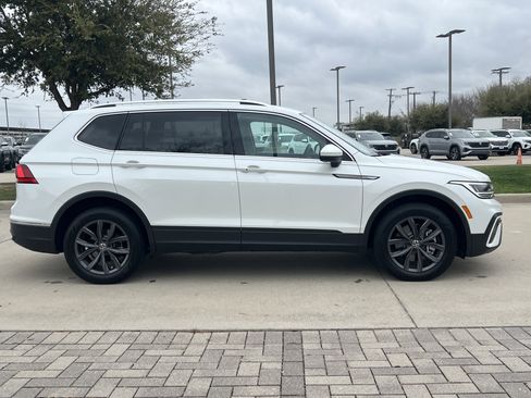 Certified 2023 Volkswagen Tiguan SE image 11