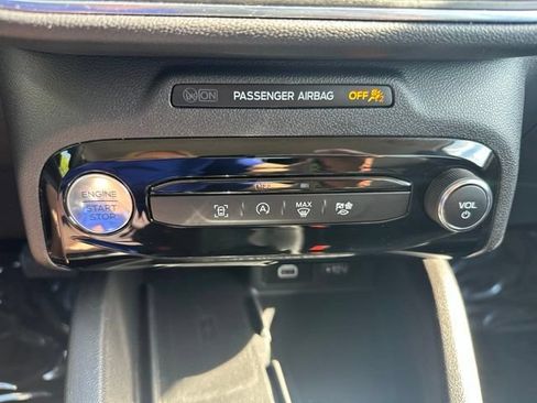 Used 2025 Ford Escape Platinum AWD/4WD image 31
