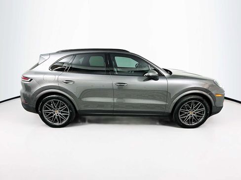 Used 2025 Porsche Cayenne image 8