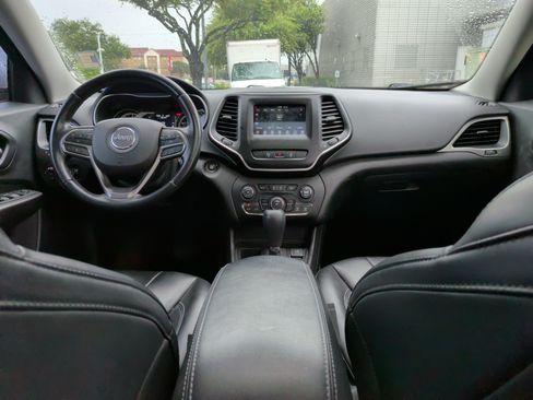 Used 2021 Jeep Cherokee Latitude Plus w/ Sun & Sound Group FWD image 27