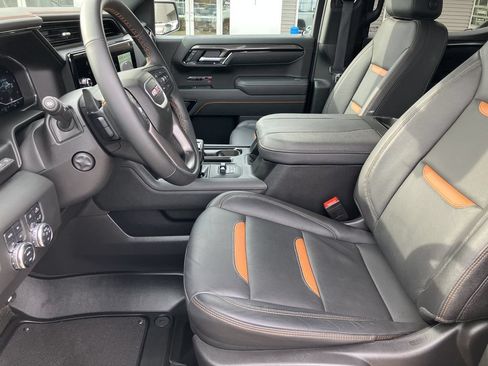 Used 2025 GMC Sierra 1500 AT4 w/ AT4 Premium Package AWD/4WD image 13