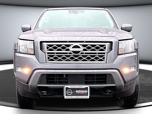 Used 2022 Nissan Frontier SV image 2