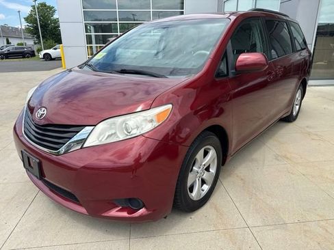 Used 2014 Toyota Sienna LE FWD image 3