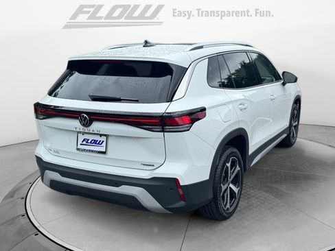 New 2025 Volkswagen Tiguan SE image 7