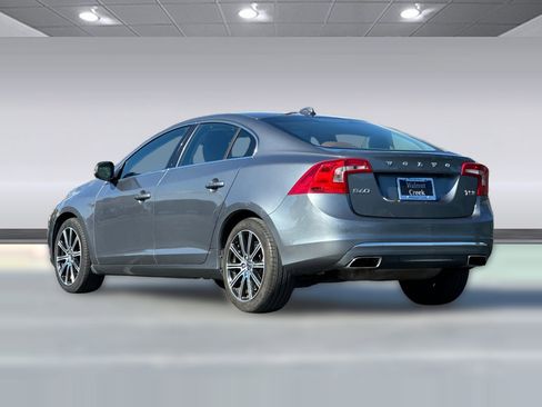 Used 2017 Volvo S60 T5 Inscription Platinum image 3