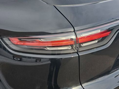 Used 2023 Porsche Cayenne Platinum Edition image 36