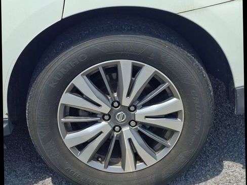 Used 2019 Nissan Pathfinder S AWD/4WD image 16