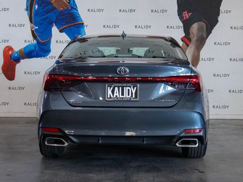 Used 2019 Toyota Avalon Limited image 23