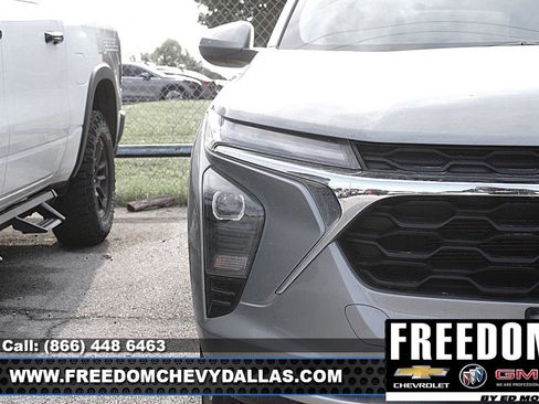 Used 2025 Chevrolet Trax LT w/ Driver Confidence Package FWD image 6