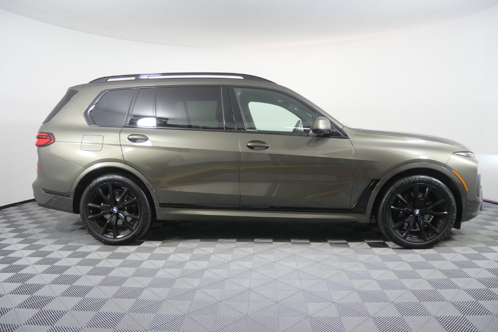 Certified 2026 BMW X7 xDrive40i w/ Dynamic Handling Package AWD/4WD image 3