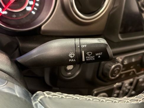 Used 2020 Jeep Gladiator Rubicon AWD/4WD image 16