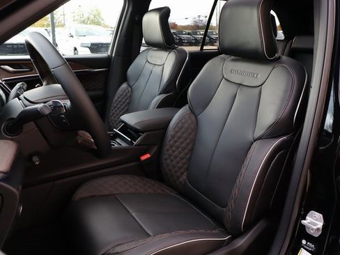 New 2025 Jeep Grand Cherokee Summit w/ Obsidian Package image 12