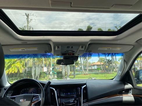 Used 2019 Cadillac Escalade ESV Premium Luxury AWD/4WD image 16