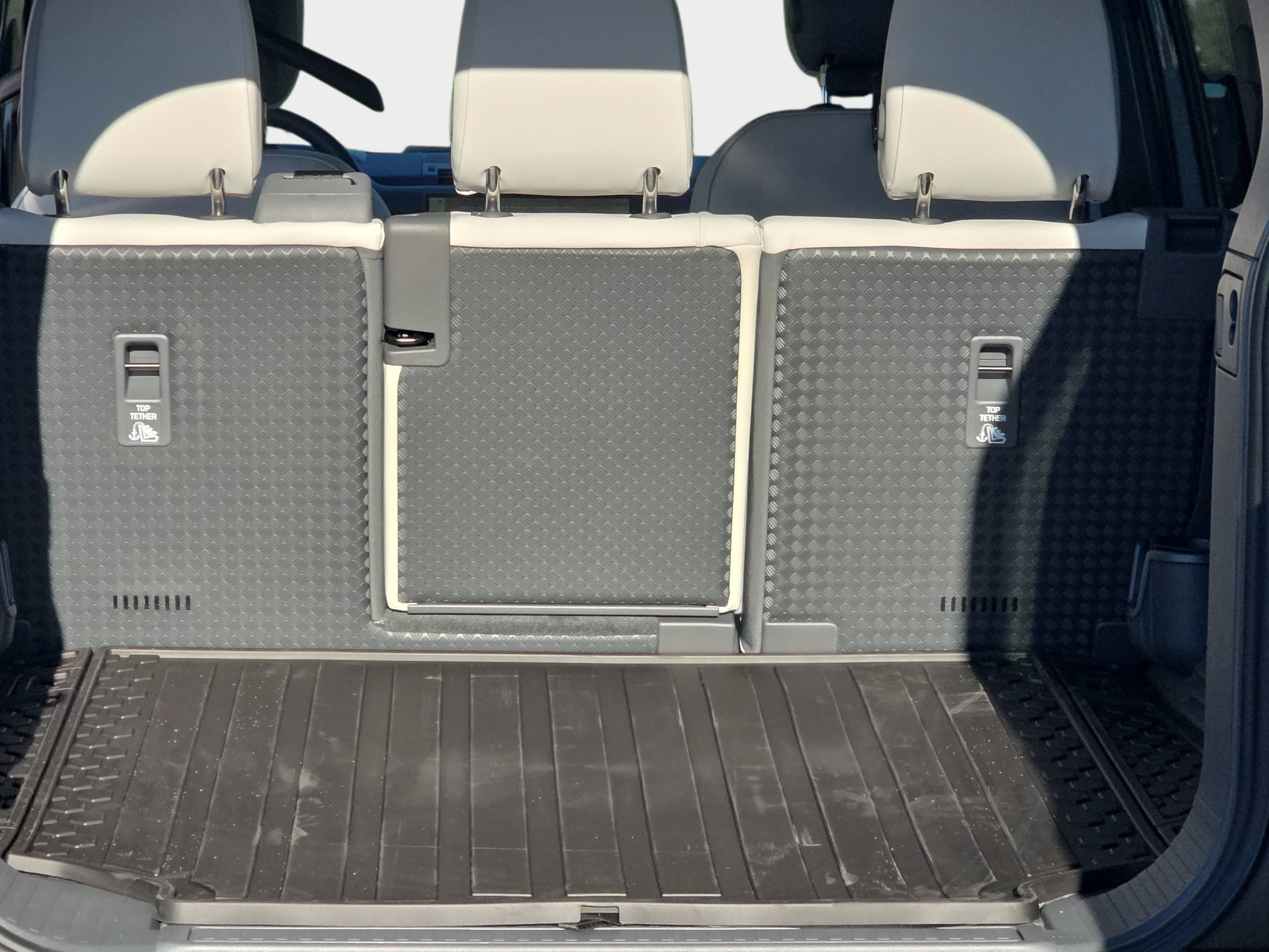 New 2026 Land Rover Defender 110 X-Dynamic SE AWD/4WD image 12