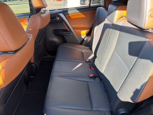 Used 2017 Toyota RAV4 SE image 8