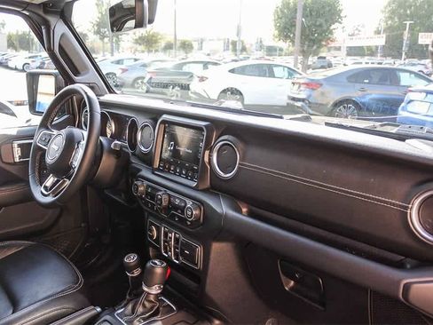 Used 2018 Jeep Wrangler Unlimited Sahara image 19