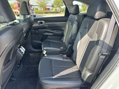 Used 2024 Kia Sorento SX AWD/4WD image 19