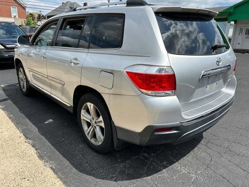 Used 2011 Toyota Highlander Limited w/ Tow Pkg AWD/4WD image 5