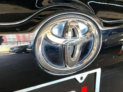 Used 2017 Toyota Highlander Limited image 30