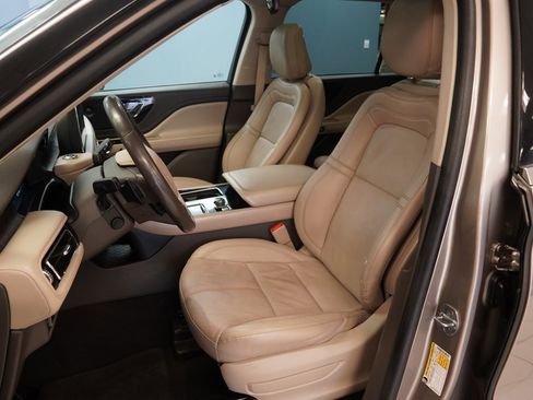 Used 2020 Lincoln Aviator Reserve w/ Equipment Group 201A image 4