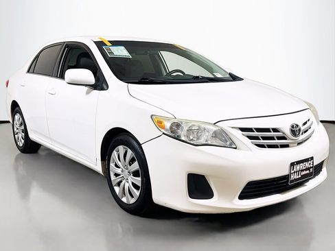 Used 2013 Toyota Corolla LE FWD image 3