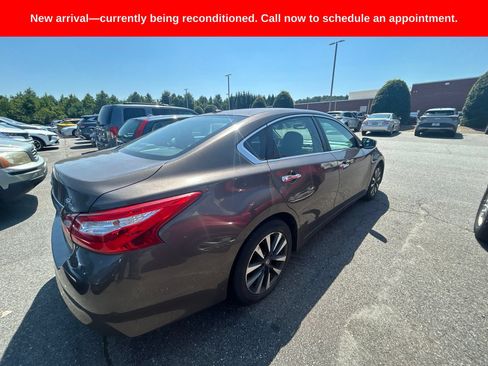 Used 2016 Nissan Altima 2.5 SL w/ 2.5 Technology w/LED Package FWD image 8