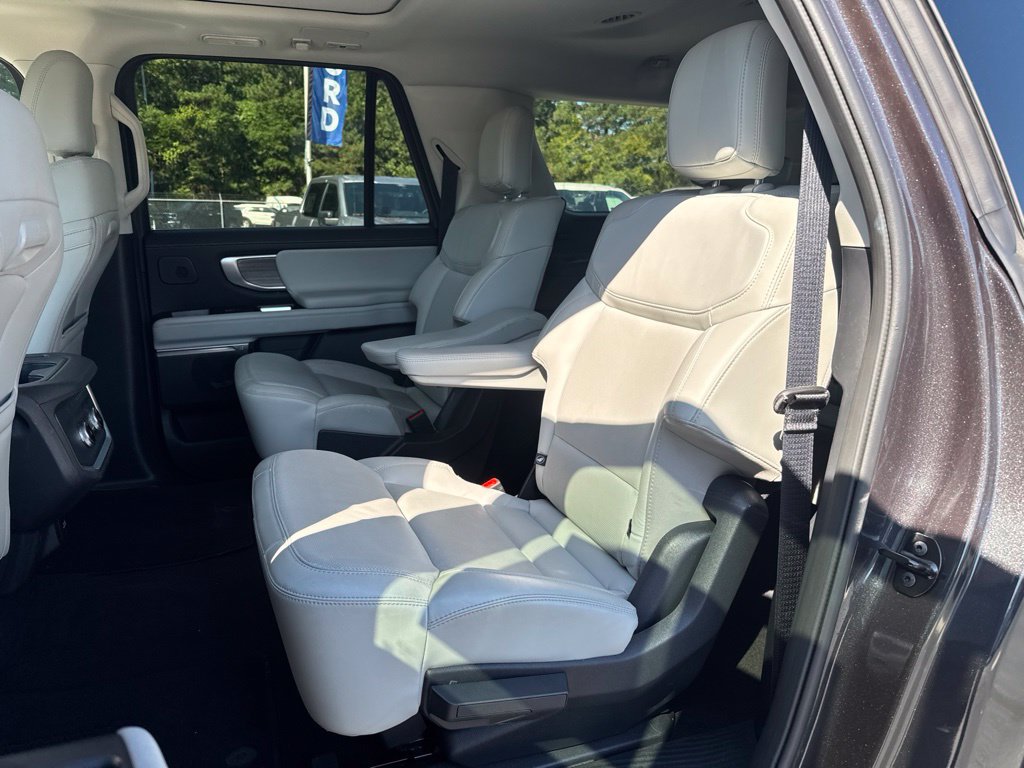 Used 2025 Ford Expedition Max Platinum w/ Driver's Package AWD/4WD image 10