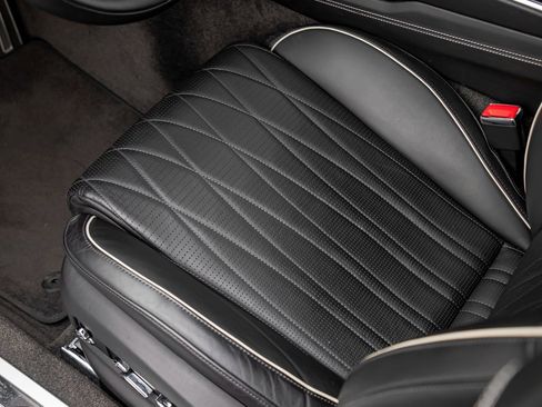 Certified 2022 Bentley Flying Spur V8 image 18