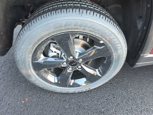 New 2025 Jeep Grand Cherokee Altitude image 27