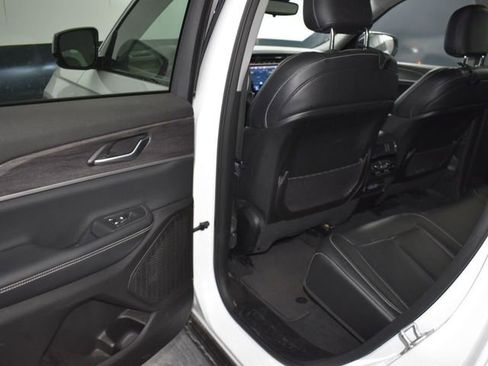 Used 2023 Jeep Grand Cherokee Limited image 25