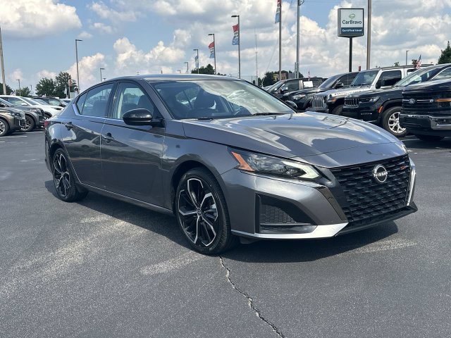 Used 2024 Nissan Altima 2.5 SR FWD image 2