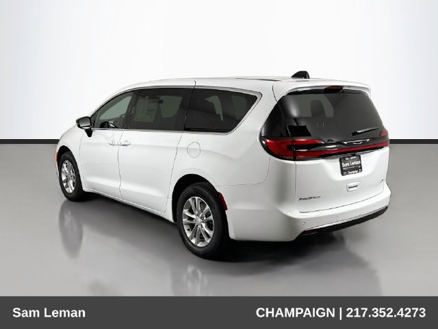 New 2027 Chrysler Pacifica Select AWD/4WD image 5