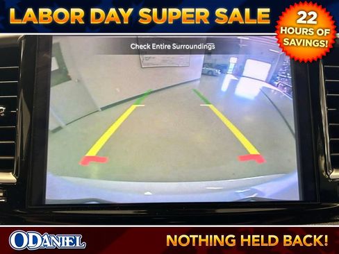 Used 2025 Chrysler Pacifica Limited FWD image 18