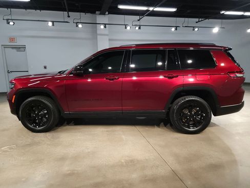 Used 2025 Jeep Grand Cherokee L Altitude AWD/4WD image 4
