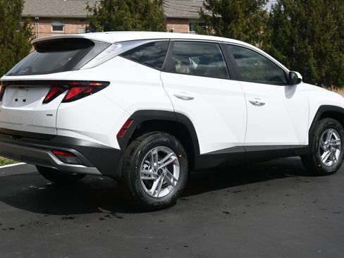 New 2025 Hyundai Tucson SE image 8