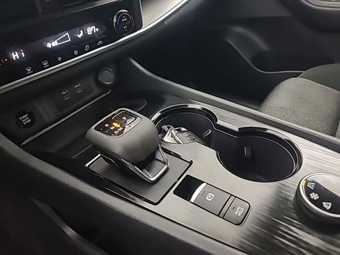 Used 2025 Nissan Rogue SV image 35