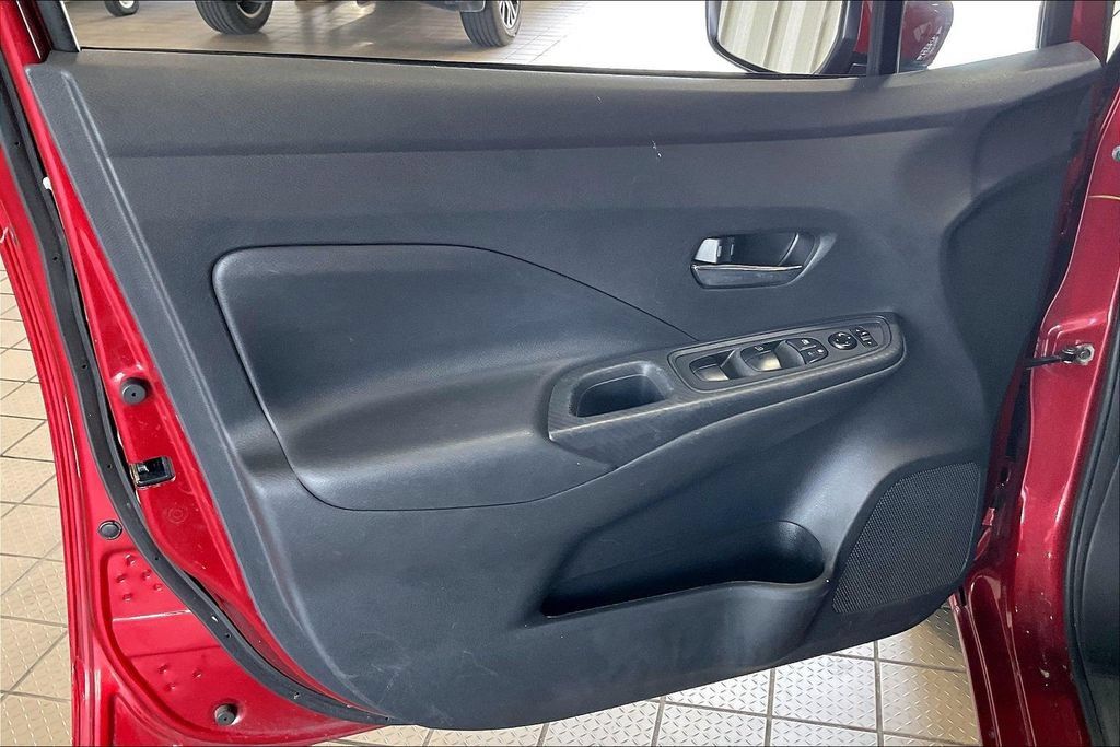 Used 2025 Nissan Versa SV FWD image 2