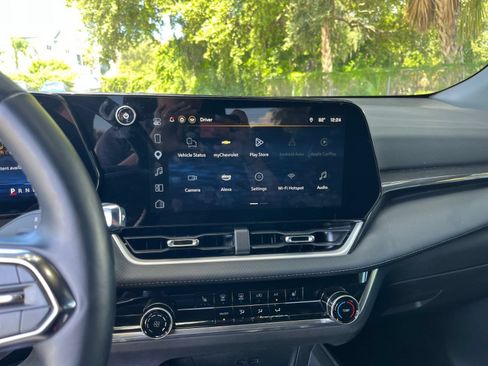 Used 2025 Chevrolet Equinox LT FWD image 14