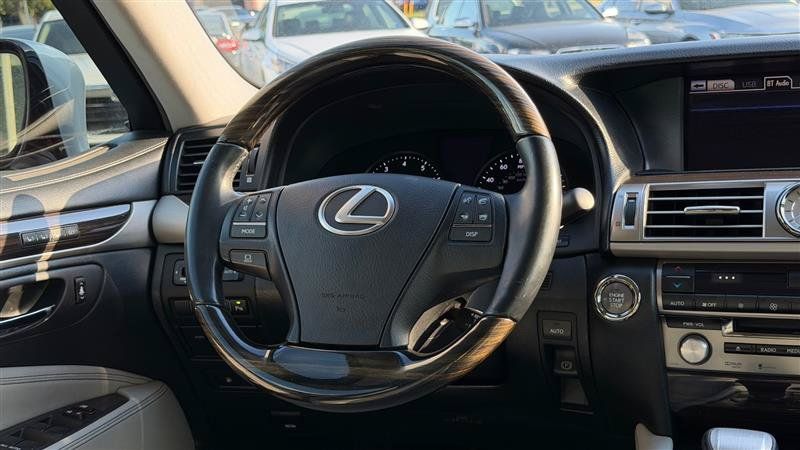 Used 2013 Lexus LS 460 w/ Comfort Pkg RWD image 29
