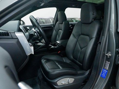 Used 2016 Porsche Cayenne image 23